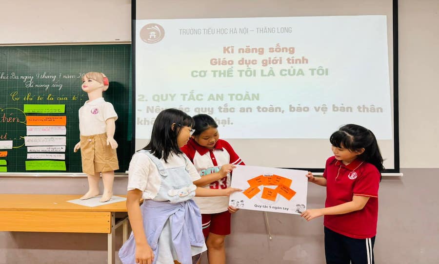 LỚP HỌC GIỚI TÍNH ĐẶC BIỆT DÀNH CHO CÁC BẠN HỌC SINH THAM GIA TRẠI HÈ THÁNG 7 TẠI HNTL