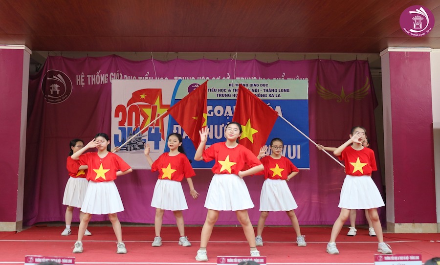 CHƯƠNG TRÌNH NGOẠI KHÓA “ĐẤT NƯỚC TRỌN NIỀM VUI”