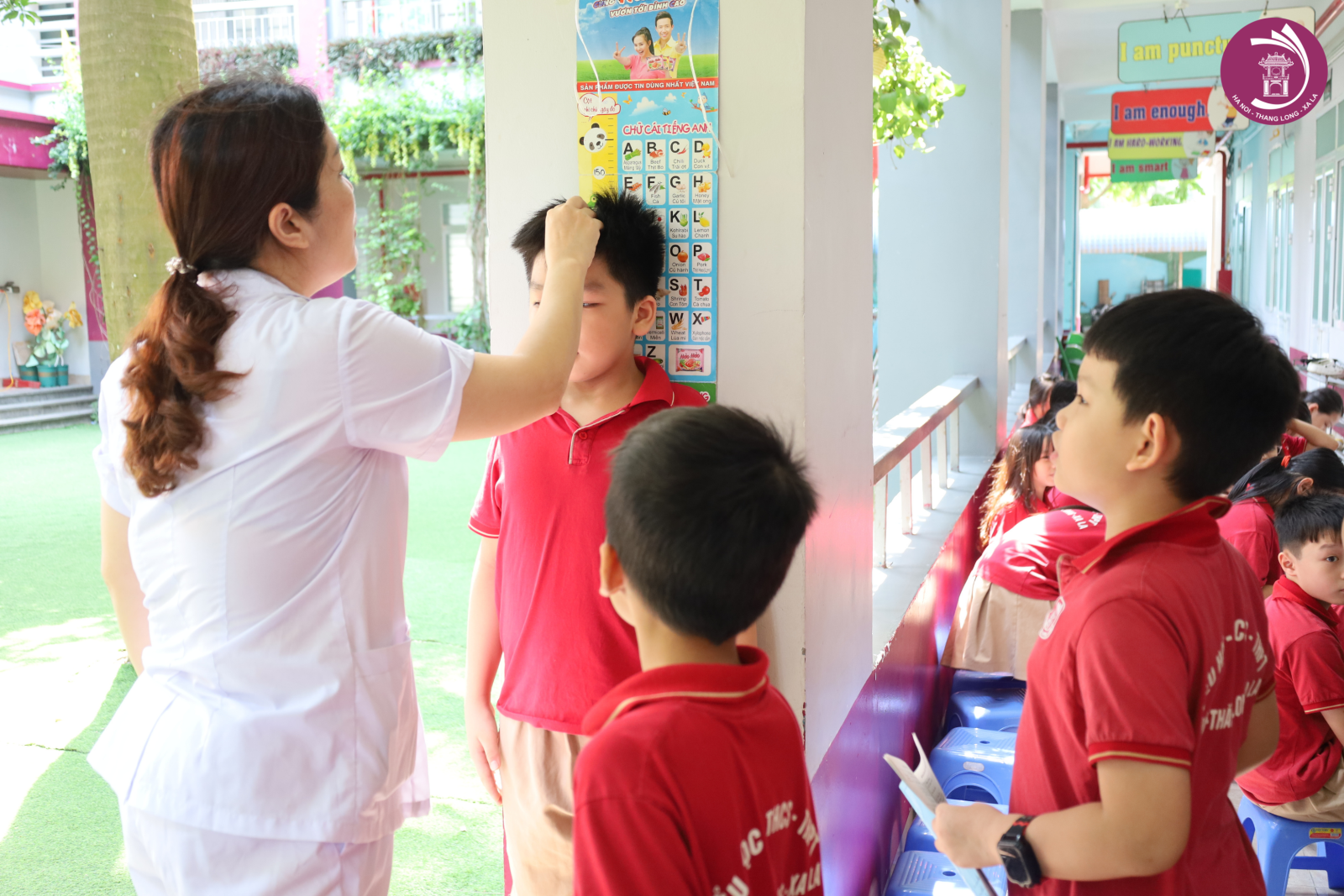 HOẠT ĐỘNG KHÁM SỨC KHỎE ĐẦU NĂM DÀNH CHO HỌC SINH - CHUẨN BỊ CHO MỘT NĂM HỌC MỚI ĐẦY HỨNG KHỞI
