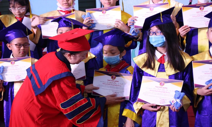 KHỐI 5 VÀ KHỐI 9: LỄ TRI ÂN VÀ TRƯỞNG THÀNH CỦA HỌC SINH