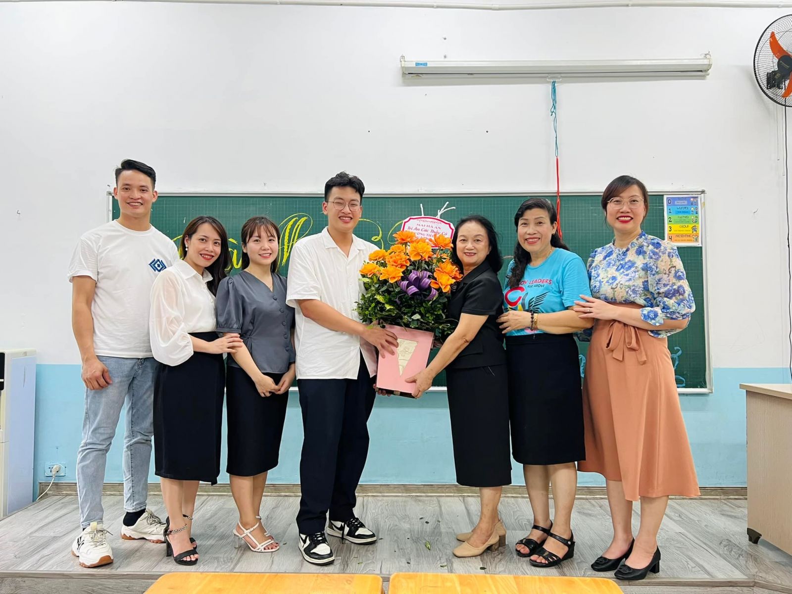 TÔN VINH CỰU HỌC SINH ĐỖ HỌC BỔNG 100% HẾT BẬC THẠC SĨ TẠI PHẦN LAN VÀ CẢM ƠN CON CÙNG GIA ĐÌNH ĐÃ QUAY TRỞ LẠI MÁI TRƯỜNG HÀ NỘI–THĂNG LONG XA LA TRI ÂN CÁC THẦY CÔ
