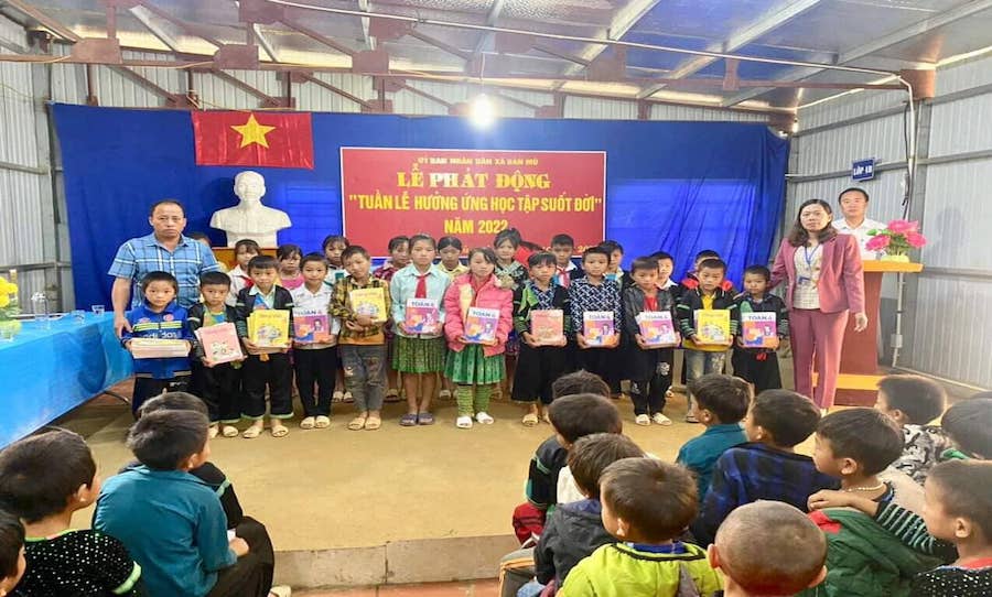 DỰ ÁN QUYÊN GÓP SÁCH GỬI CÁC EM HỌC SINH BẢN MÙ, YÊN BÁI