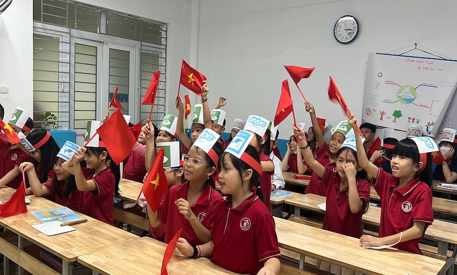 LỚP HỌC KHÔNG BIÊN GIỚI CÙNG DỰ ÁN TOÀN CẦU VỀ BIẾN ĐỔI KHÍ HẬU VÀ GIAO LƯU VỚI HỌC SINH ĐẾN TỪ VƯƠNG QUỐC BỈ TRONG DỰ ÁN CLIMATE CHANGE