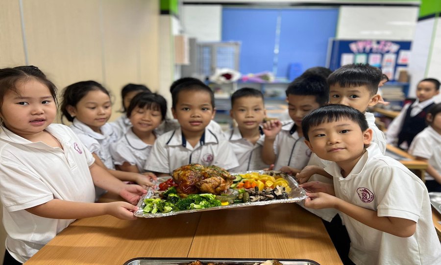 THANKSGIVING: TRẢI NGHIỆM ẨM THỰC THẾ GIỚI VÀ THỰC HÀNH LÒNG BIẾT ƠN