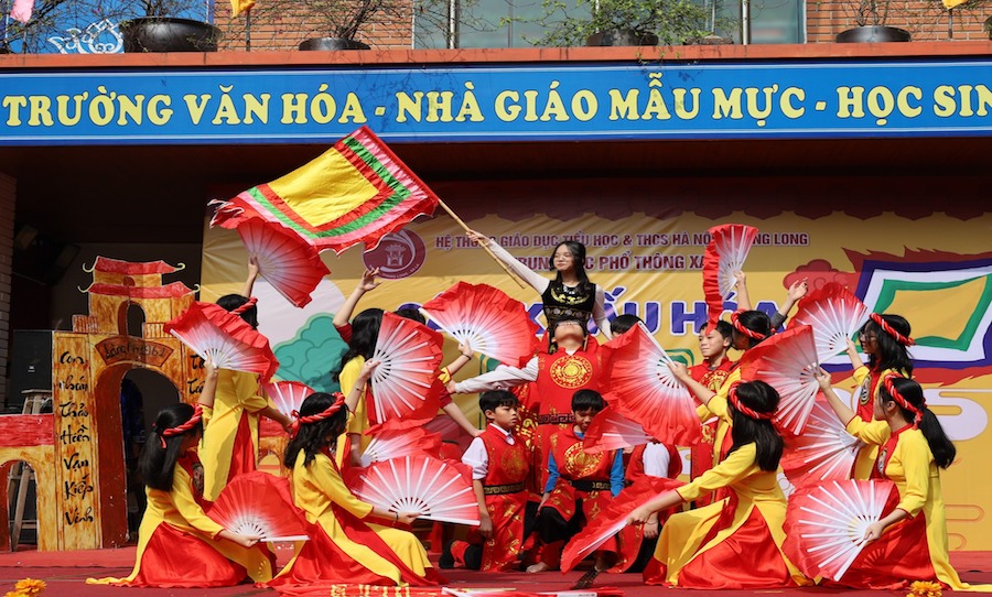 SÂN KHẤU HÓA TÁC PHẨM VĂN HỌC: HÀNH TRÌNH “UỐNG NƯỚC NHỚ NGUỒN”
