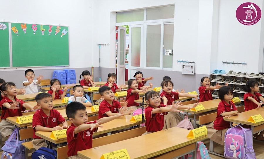 NGẮM NHÌN NHỮNG HÌNH ẢNH ĐẦU TIÊN CỦA CÁC BẠN “GÀ CON” TẠI HNTL