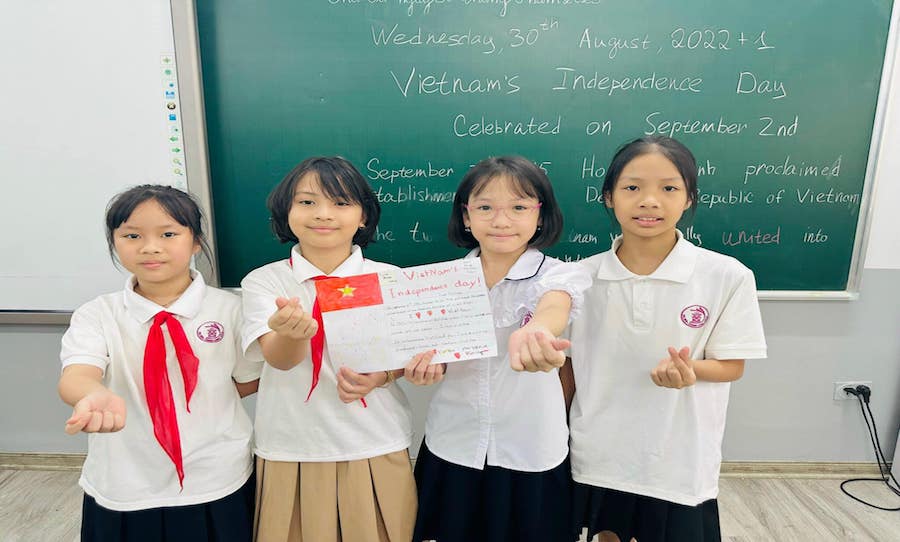 HỌC SINH HNTL TÌM HIỂU VÀ THUYẾT TRÌNH VỀ NGÀY LỄ QUỐC KHÁNH 2/9 BẰNG TIẾNG ANH