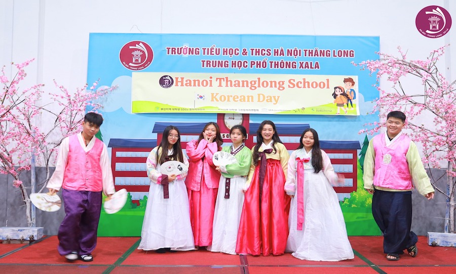 TRIỂN LÃM GIAO LƯU VĂN HÓA HÀN QUỐC NGAY TẠI TRƯỜNG HÀ NỘI THĂNG LONG – HNTL KOREAN DAY 2024