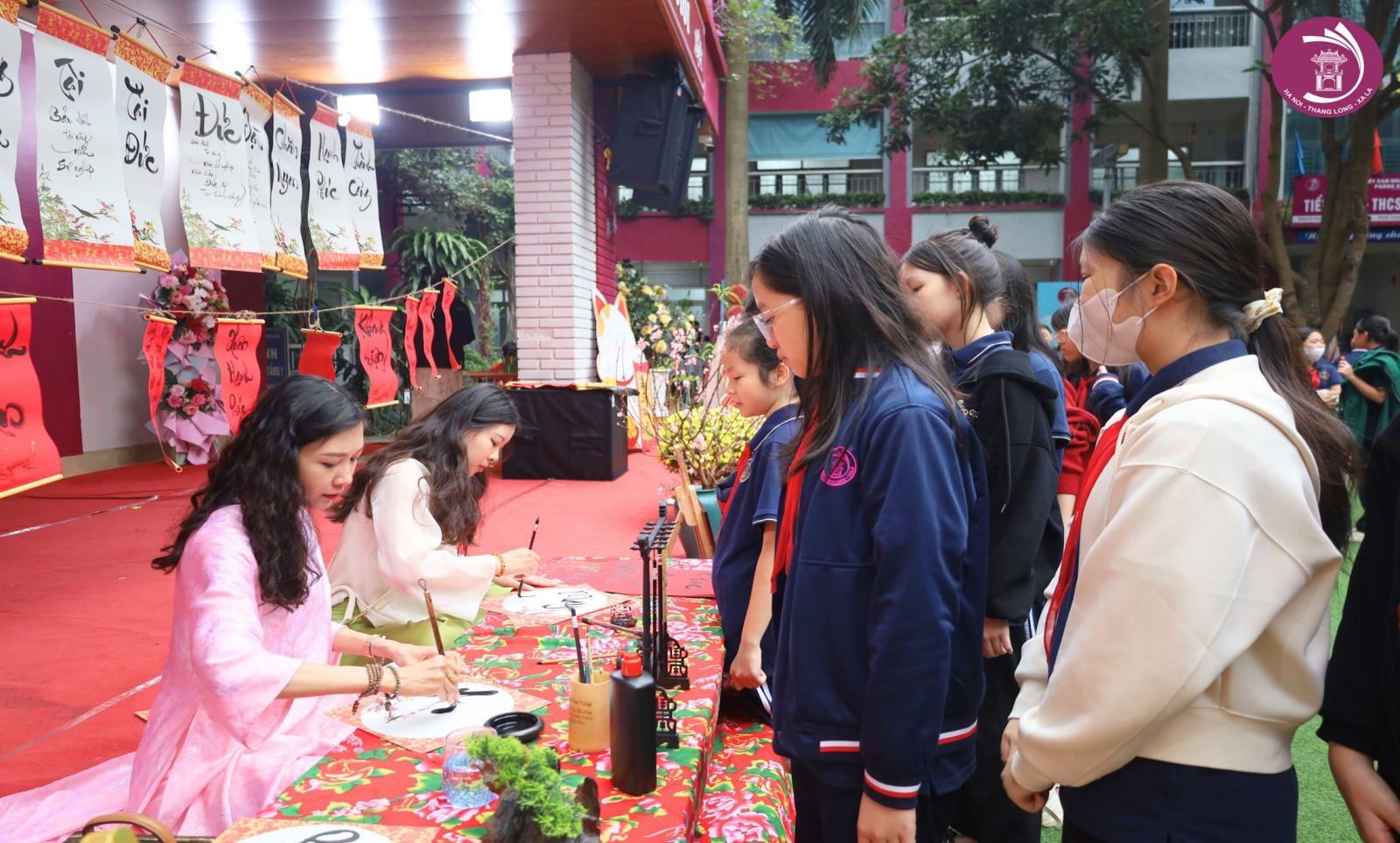 TÁI HIỆN VĂN HOÁ TRUYỀN THỐNG CỦA NGƯỜI VIỆT TRONG NGÀY ĐẦU KHAI XUÂN TẠI TRƯỜNG HÀ NỘI - THĂNG LONG