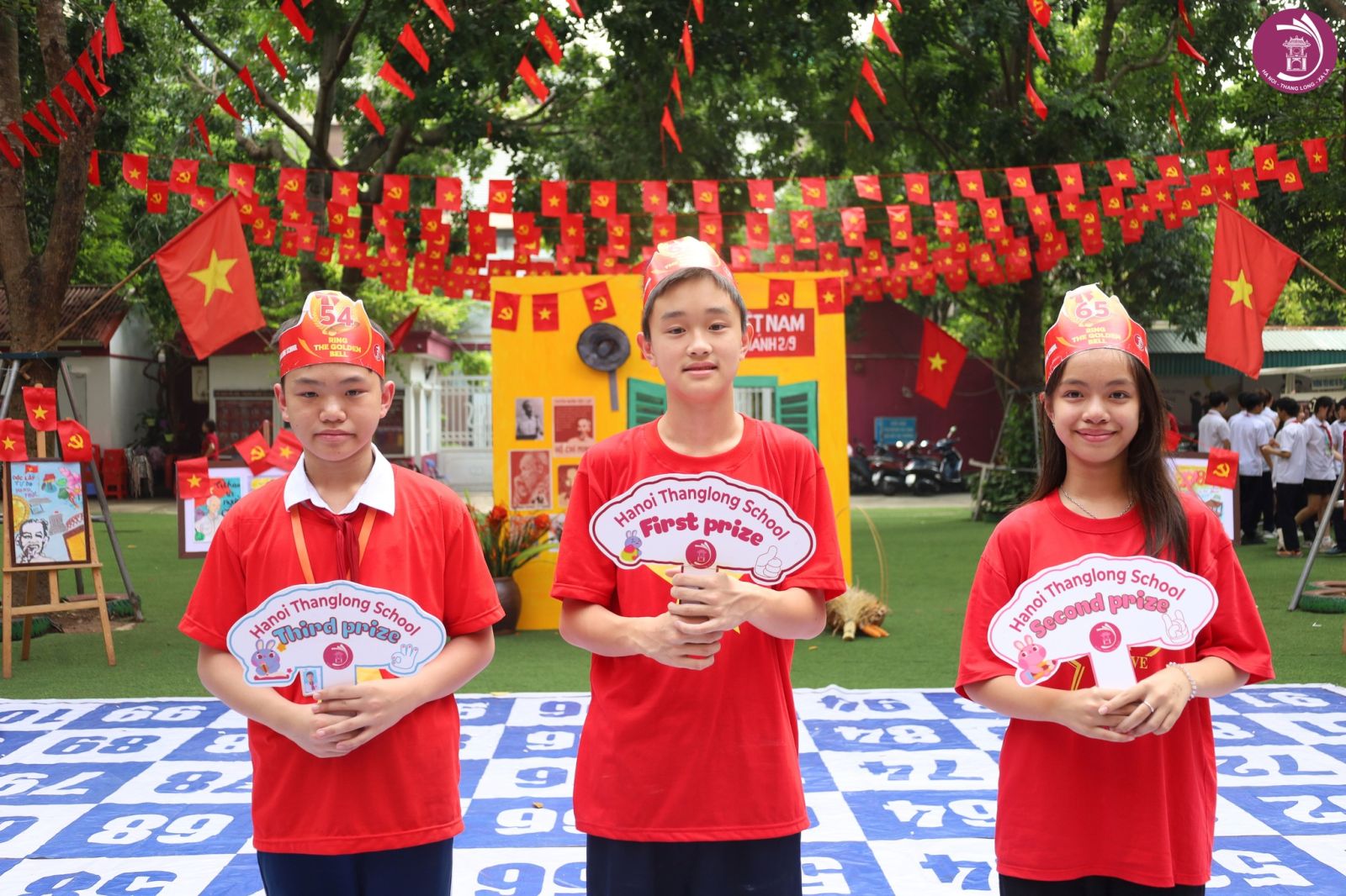 RUNG CHUÔNG VÀNG TIẾNG ANH - PHIÊN BẢN ĐẶC BIỆT KỶ NIỆM 80 NĂM NGÀY QUỐC KHÁNH NƯỚC CHXHXN VIỆT NAM (2/9/1945-2/9/2025)