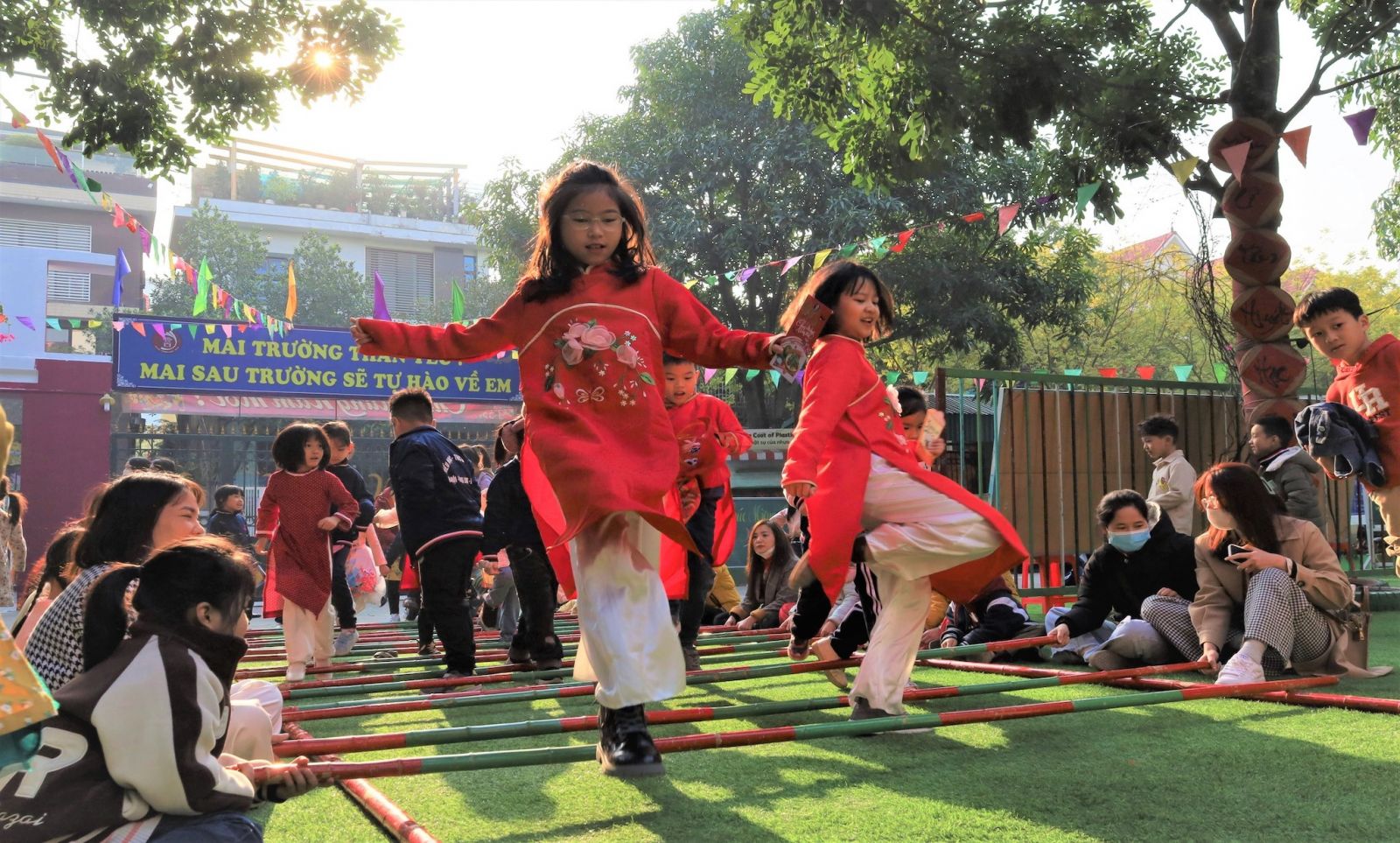 HỌC SINH HÀ NỘI - THĂNG LONG RỘN RÀNG KHAI XUÂN QUÝ MÃO