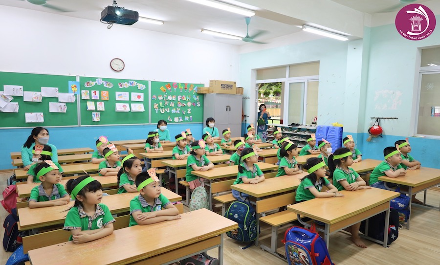 MỘT NGÀY LÀM HỌC SINH TIỂU HỌC CỦA CÁC BẠN NHỎ TRƯỜNG MẦM NON HOA HỒNG