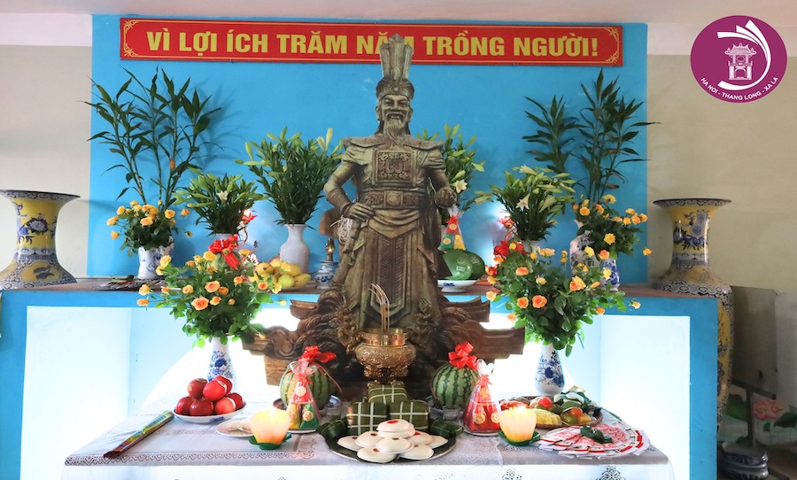THẦY VÀ TRÒ HNTL THÀNH KÍNH TỔ CHỨC LỄ DÂNG HƯƠNG TƯỞNG NIỆM CÁC VUA HÙNG