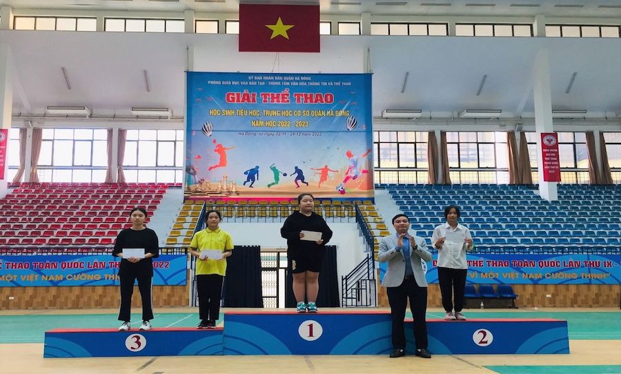 GIẢI BA ĐƠN NỮ CẦU LÔNG GIẢI THỂ THAO HỌC SINH QUẬN HÀ ĐÔNG